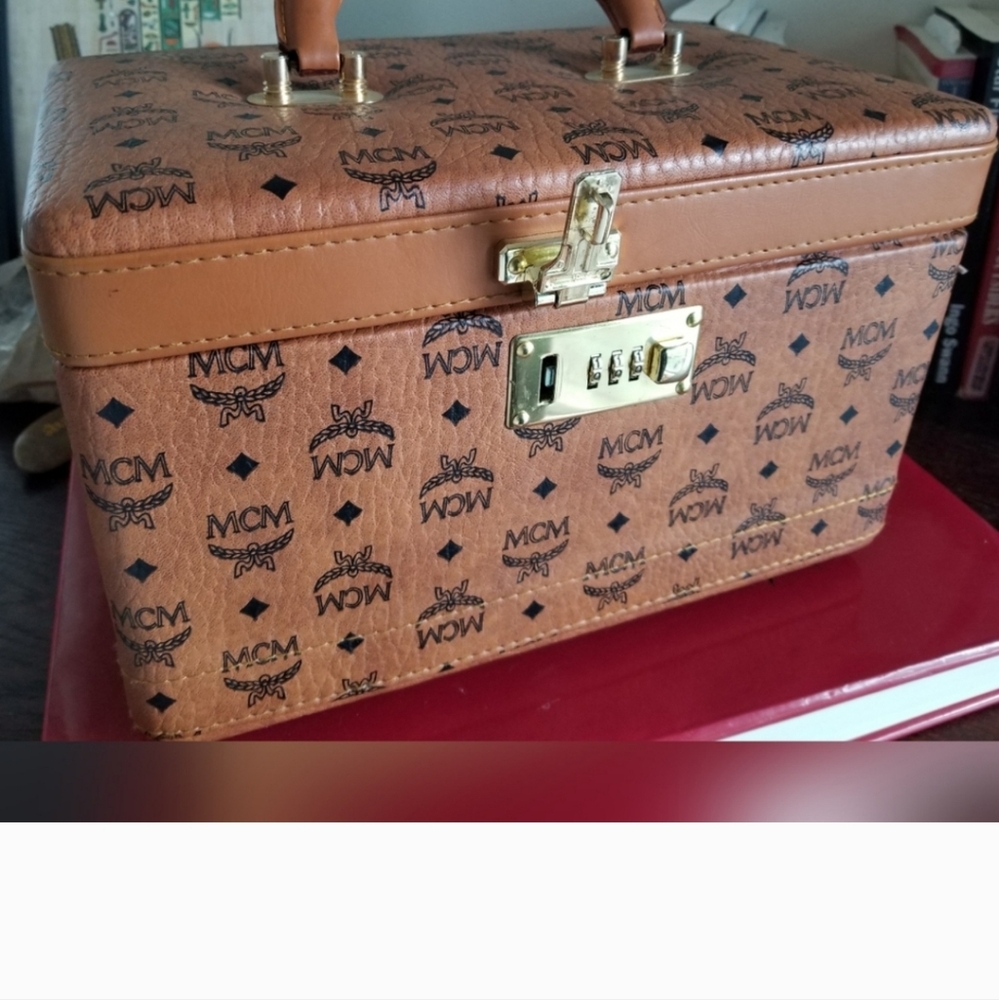 Vintage Rare MCM travel vanity jewelry cae lock trunk - Picture 7 of 8
